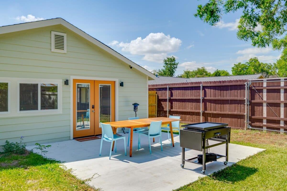 2 Kings Hot Tub Modern Cottage Hill Country Blanco Exterior foto