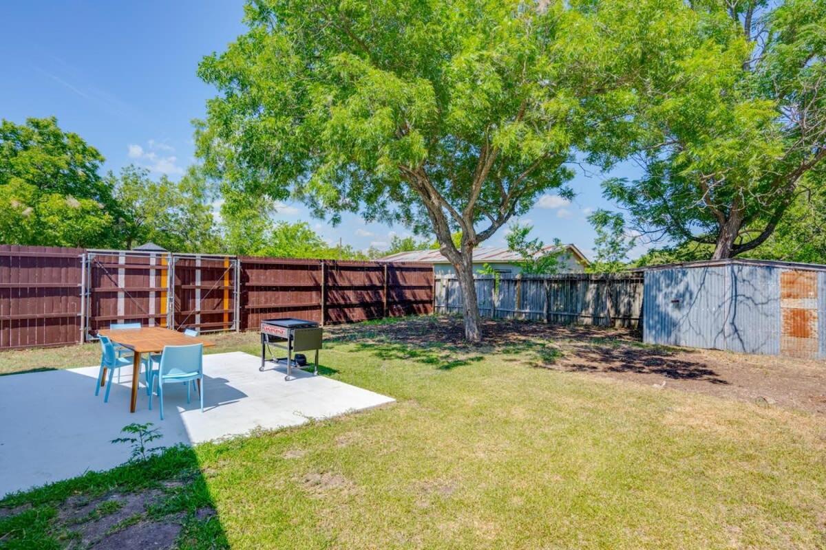 2 Kings Hot Tub Modern Cottage Hill Country Blanco Exterior foto